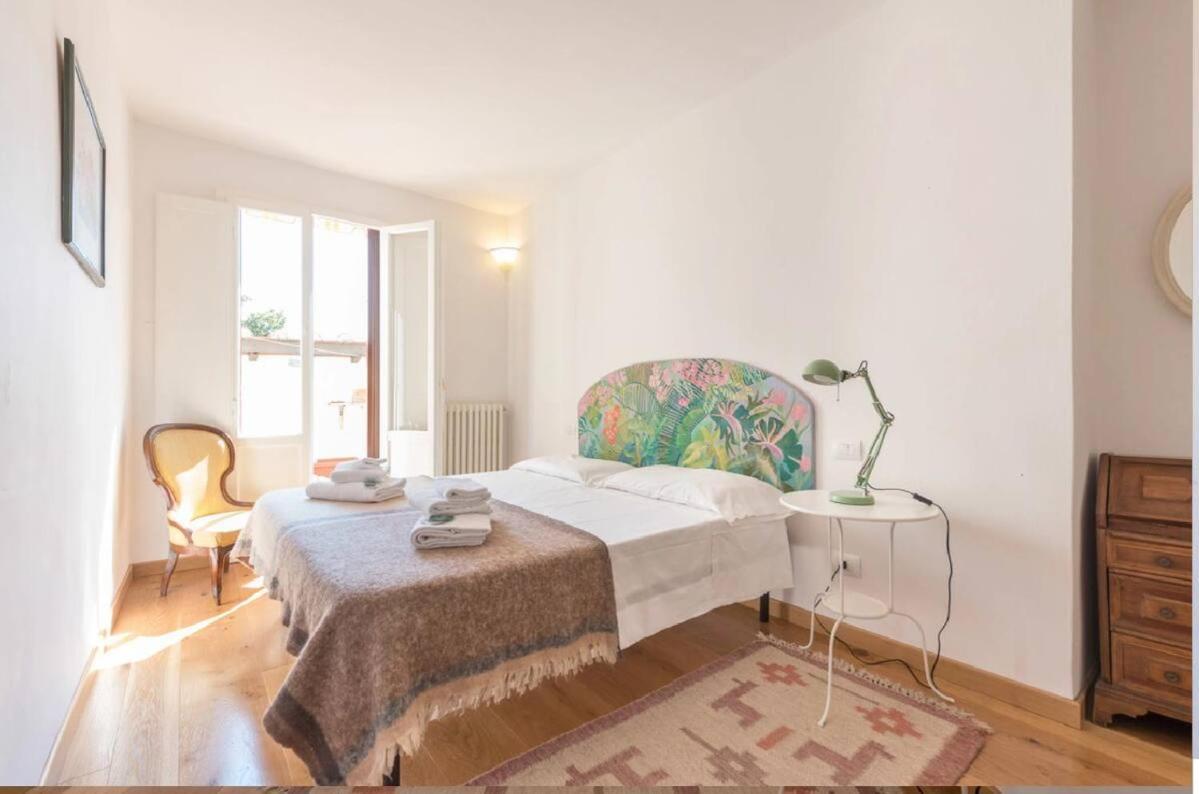 Airy One Bedroom With Terrace Near Palazzo Pitti Florença